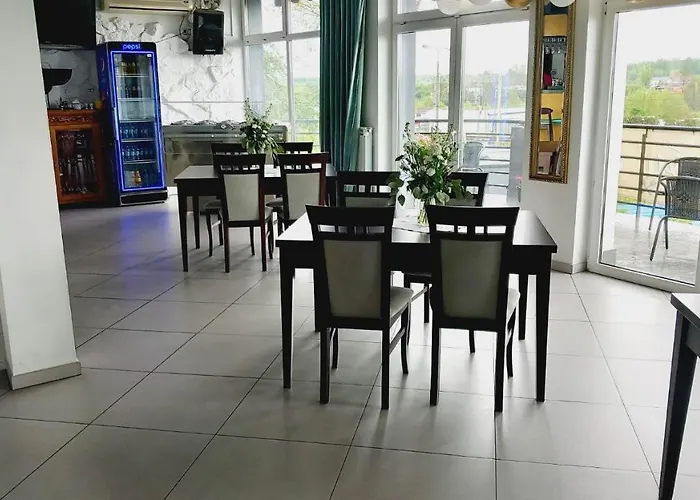 I Restauracja 13 Smakow 호텔